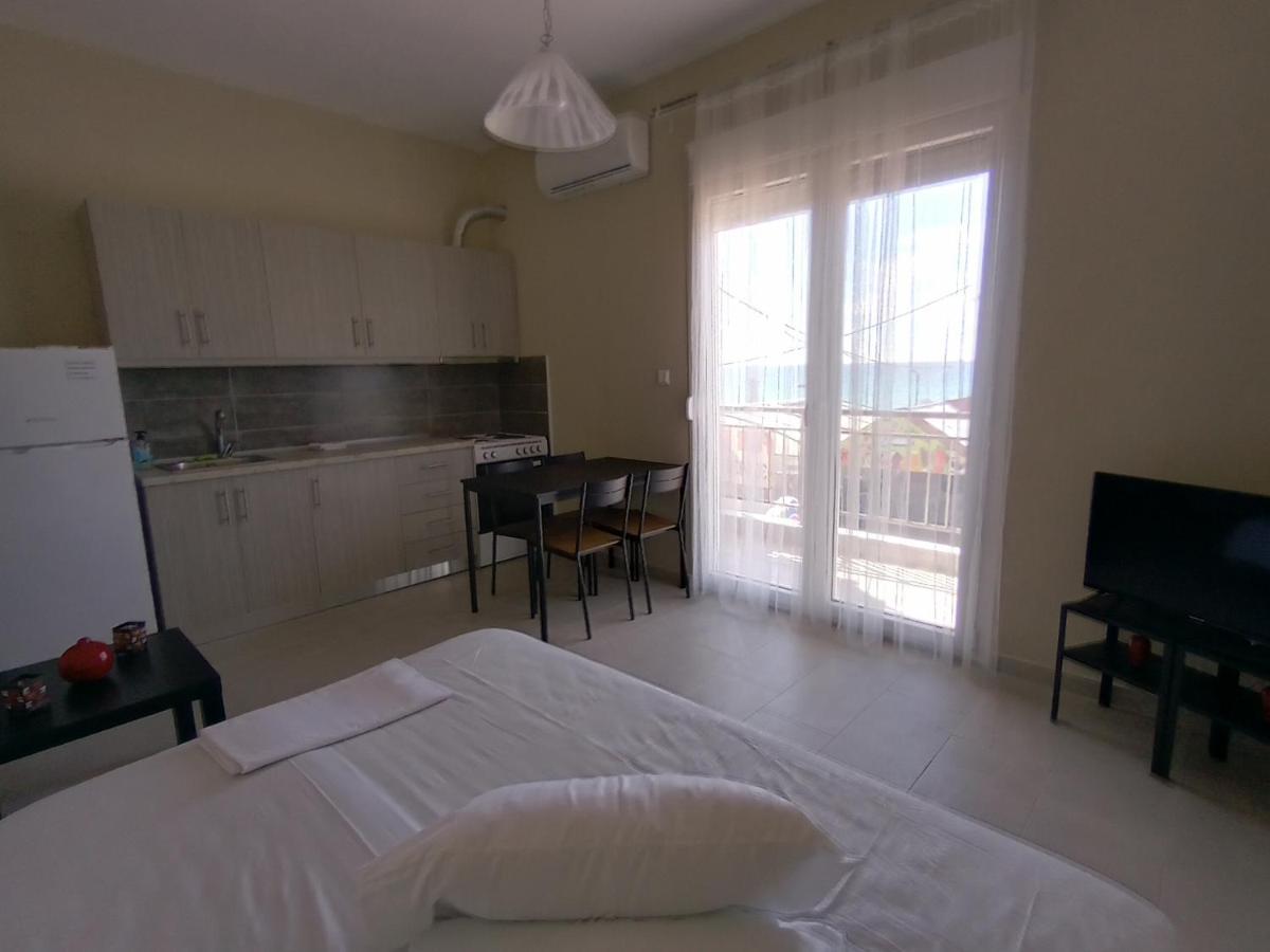 Katerina Apartment Nea Plagia Exterior photo